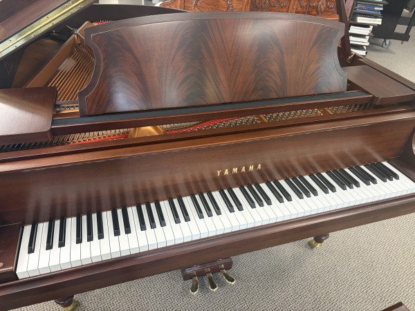 2003 Decorative mahogany Yamaha baby grand - Grand Pianos